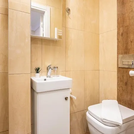 Fabulous Studio Wac In Friendly Neighborhood