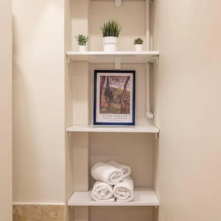 Fabulous Studio Wac In Friendly Neighborhood *
